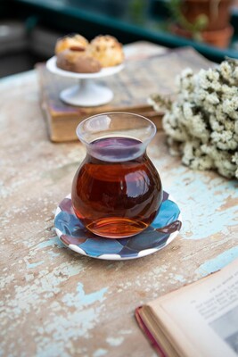Gönlübol Çay Bardağı ve Tabağı - Geometrik Desenli 